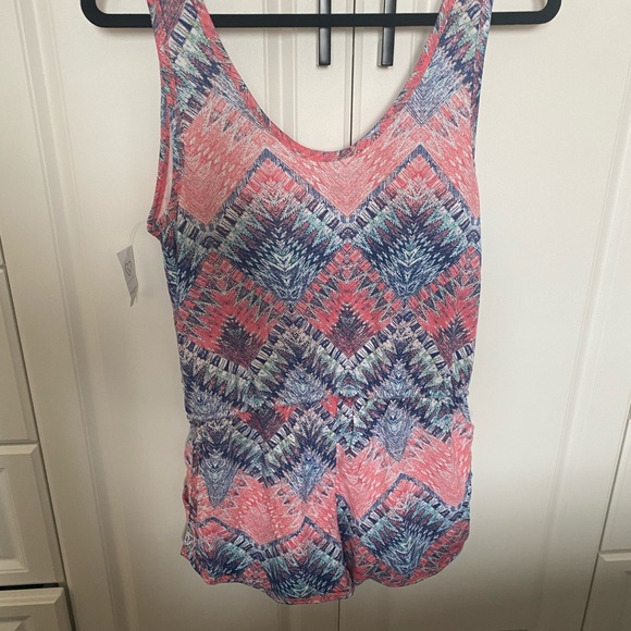 NWT Patterned romper - Picture 2 of 6